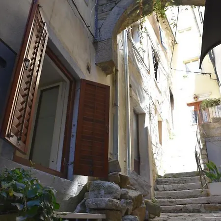 Bernard Coastal Getaway * Piran