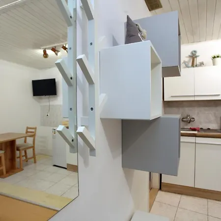 Bernard Coastal Getaway Apartment